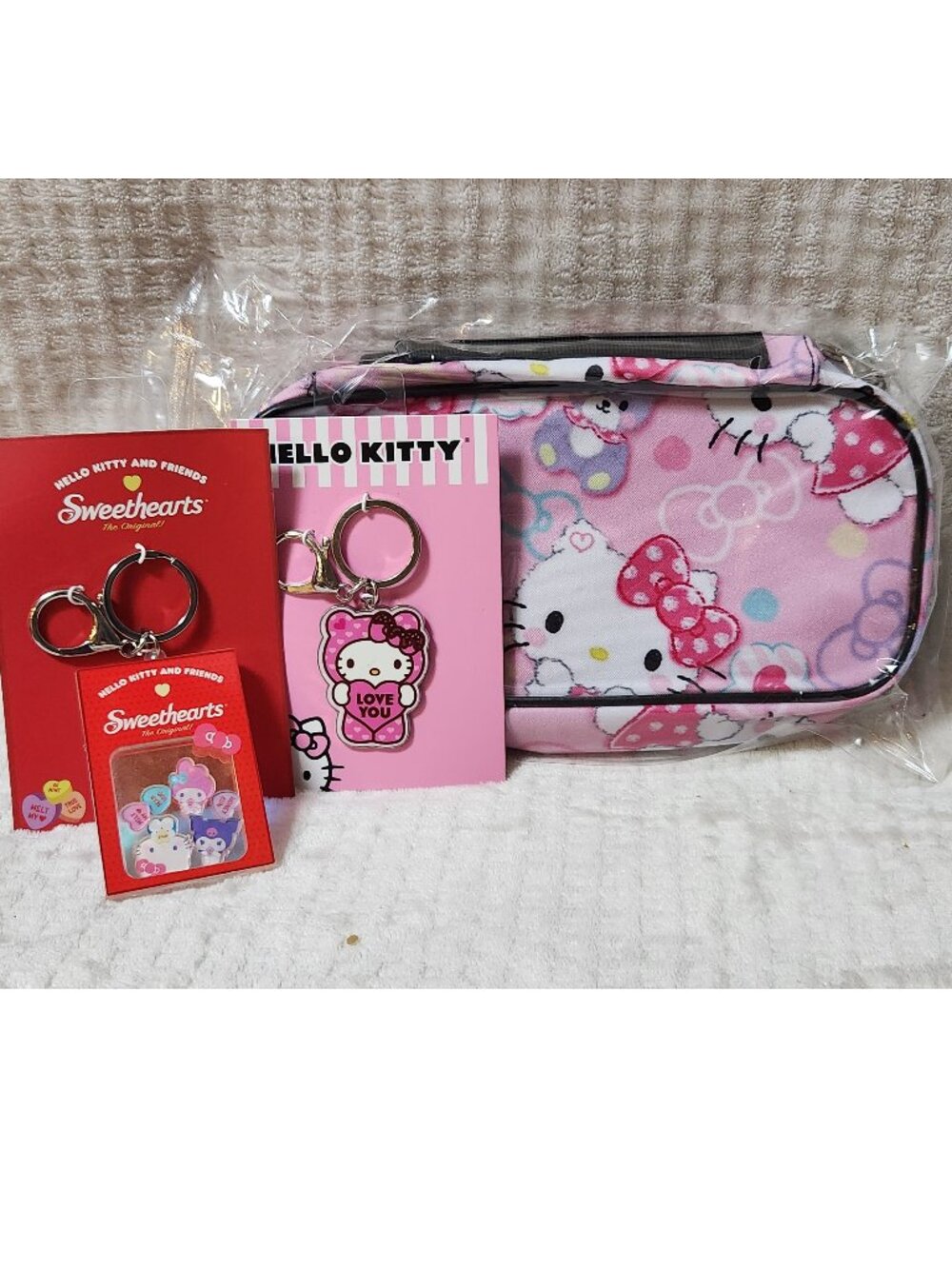 HELLO KITTY Zipper Case Pouch and Two (2) Keychains Bag Charms - NEW